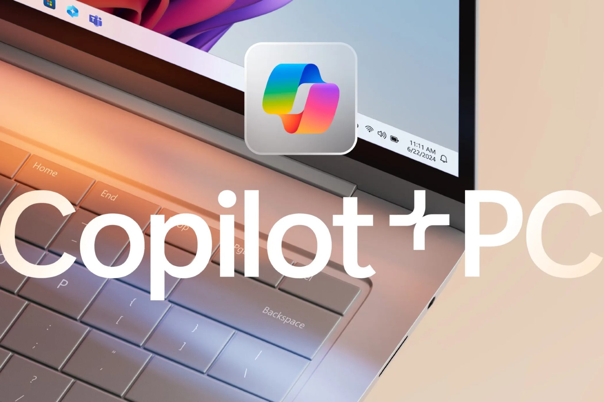 جهاز كمبيوتر محمول Windows Copilot Plus يُرى من زاوية