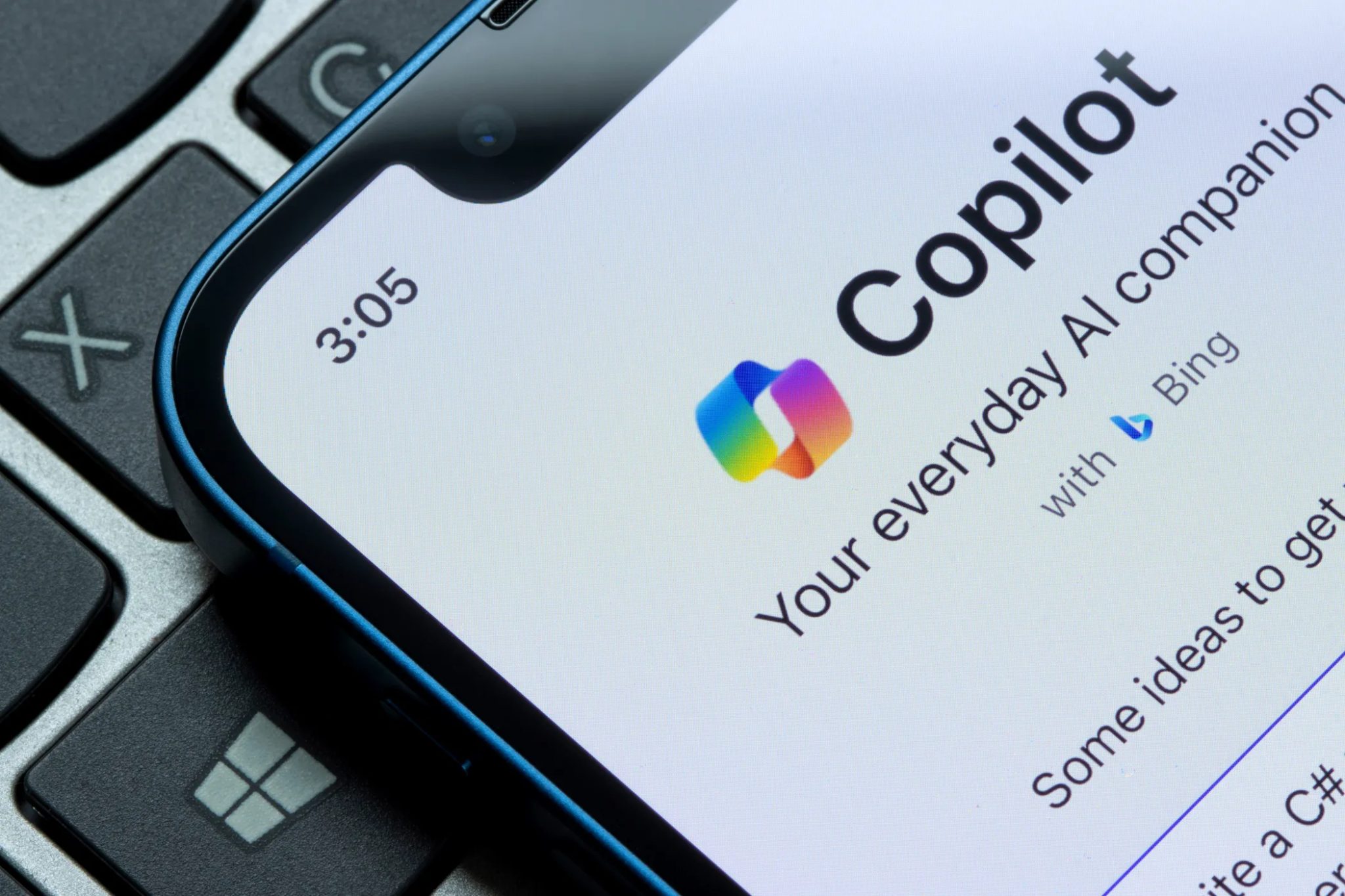 شاشة هاتف ذكي تعرض Microsoft Copilot