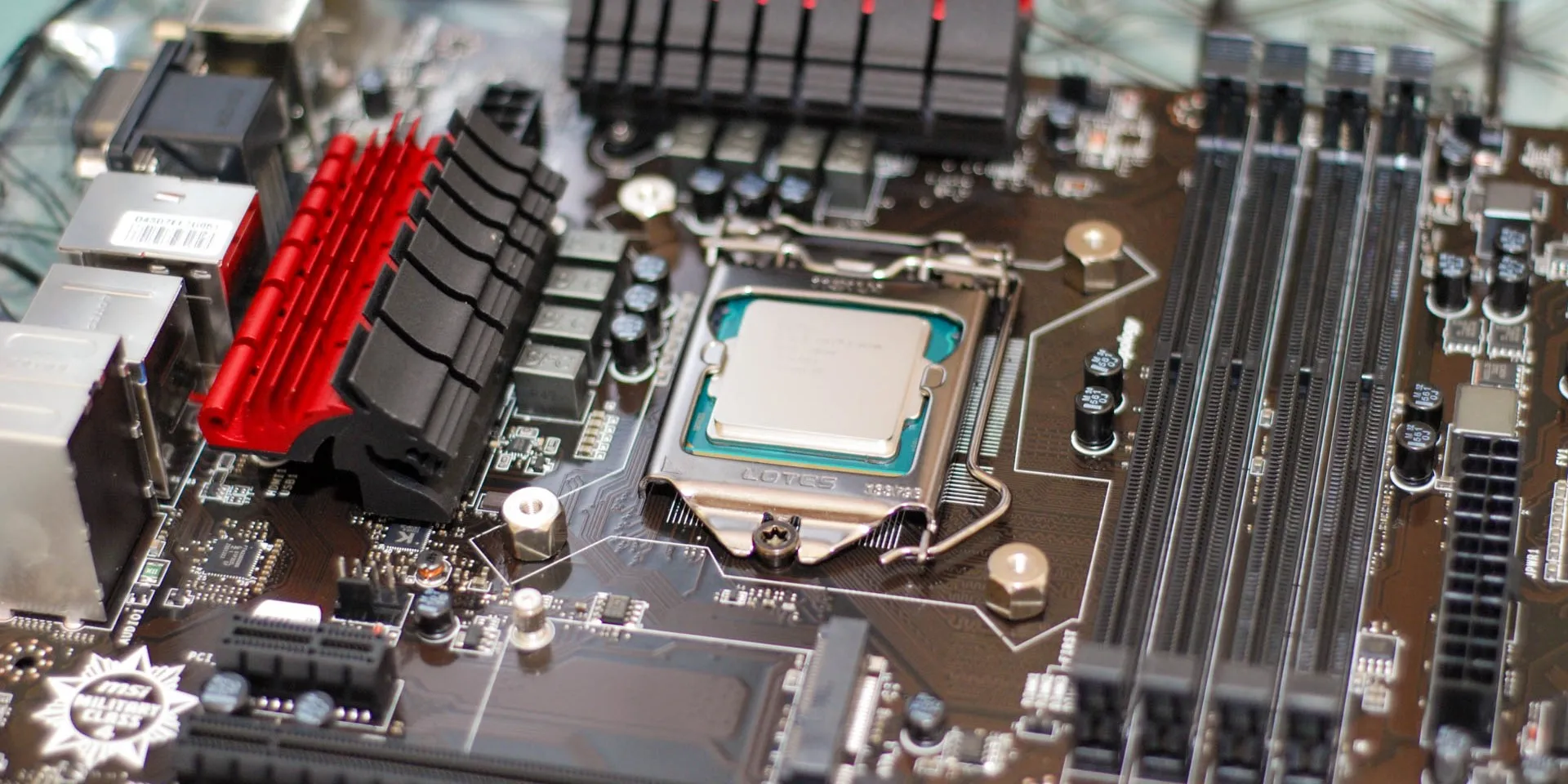 شريحة معالج مركزي على لوحة أم MSI