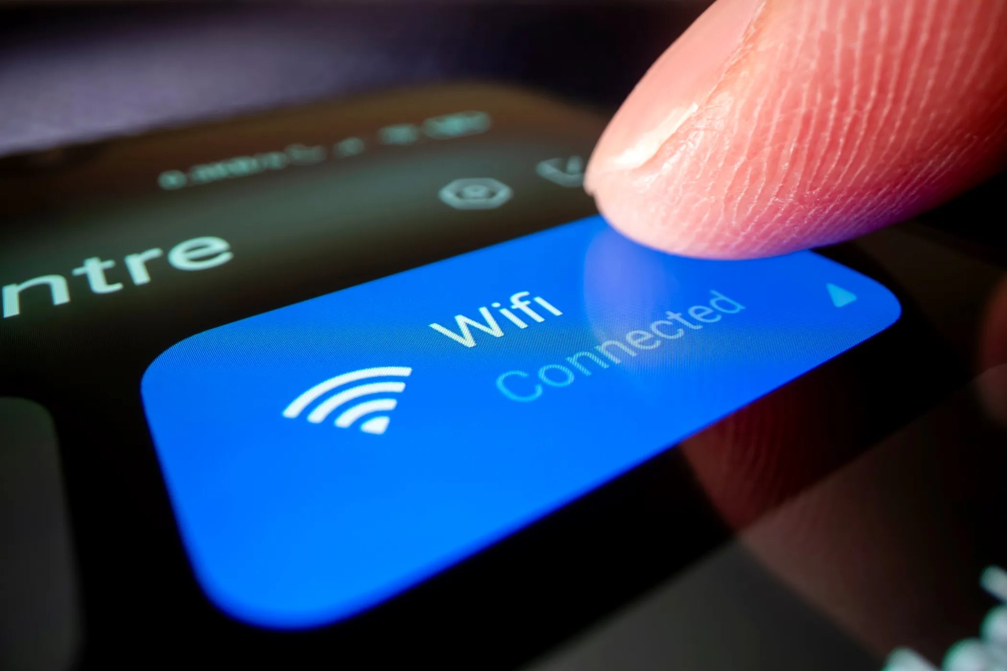 زر اتصال Wi-Fi على الهاتف الذكي.